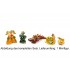 Keramik Minifigur - Elch sitzend mit Weihnachtsmütze - gemischte Farben