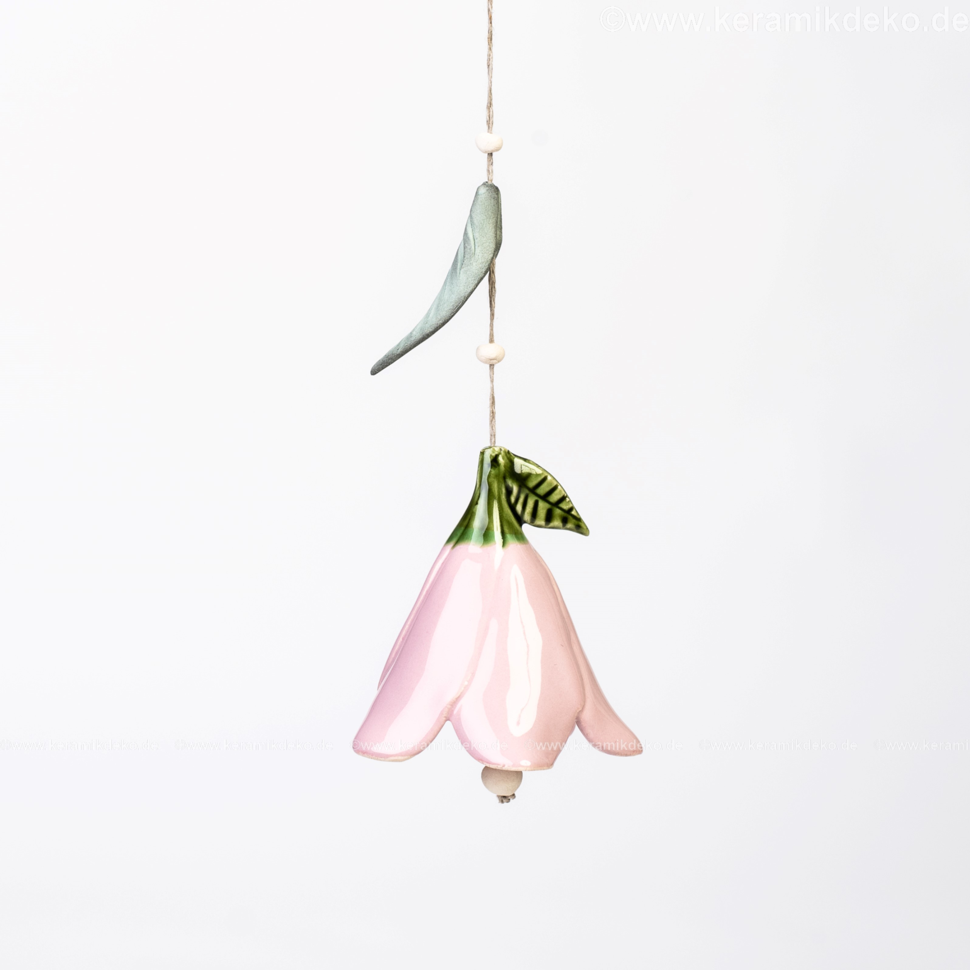 frühlingshafte dekorative Blütenanhänger Glocken-Blumenanhänger Porzellan weiß-rosa-fliederfarbig Preis für 6 Stück Sortiert
