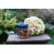 Blaue Keramiktasse mit einer Biene auf einer Blume 6