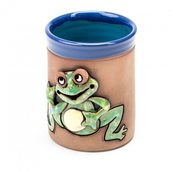 Blaue Keramiktasse mit winkendem Frosch