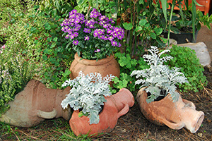 Übertöpfe und Blumentöpfe aus Terrakotta