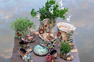 Außergewöhnliche Blumentöpfe und Übertöpfe aus glasierter Keramik für besondere Anlässe