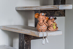 Sommerdeko mit Dekofiguren aus Keramik